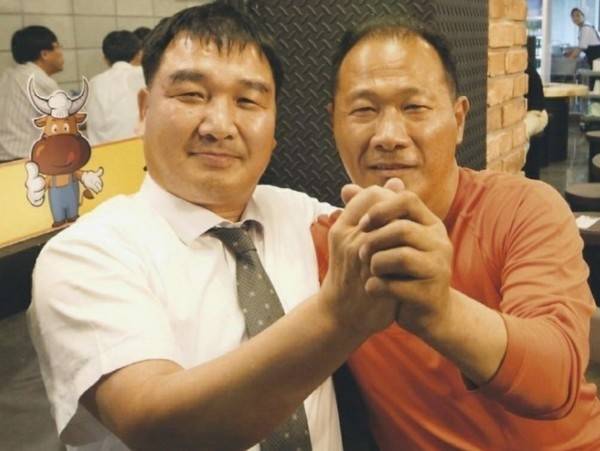 이해정 챔프와 백인철 챔프(우측)