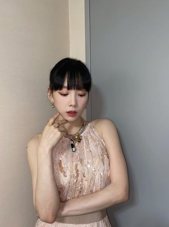Singer Taeyeon encouraged the shooter of Amazing Saturday.Taeyeon posted several photos on his SNS on the 6th, along with an article entitled Amazing Saturday at 7:40 tonight.In the open photo, Taeyeon is wearing an off-shoulder dress with a gold spangled decoration. It gives a mysterious atmosphere with a subtle eye.A slender figure and a doll-like visual attract attention.The fans who encountered the photos responded such as Heavenly beauty, It is so beautiful and I think of Ryan Hart.On the other hand, TVN Amazing Saturday - Doremi Market, where Taeyeon is appearing, is broadcast every Saturday at 7:40 pm.