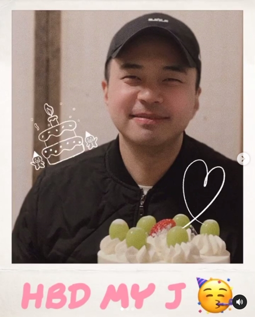 Jin Jun has certified Happy Birthday Party with Kim Yu-ji.Jin Jun said on his Instagram on the 7th, Happy birthday parrot. Thank you UZ rice and cake.I am envious of it, and posted several photos.In the open photo, Jin Jun is smiling happyly with his birthday cake in front of him.His lover Kim Ji-ji caused a smile of those who commented, Its not over yet, its tomorrow and Sunday Chuka Het.On the other hand, Jeong Jun developed into a real lover by meeting Kim Ji-ji, who was 13 years old through TV Chosun Taste of Love 3.