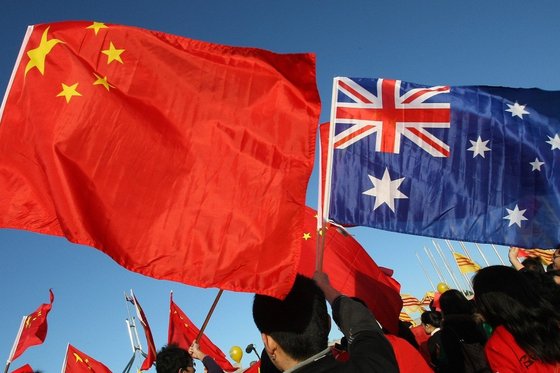 중국의 오성홍기와 호주 국기. [AFP=연합뉴스]
