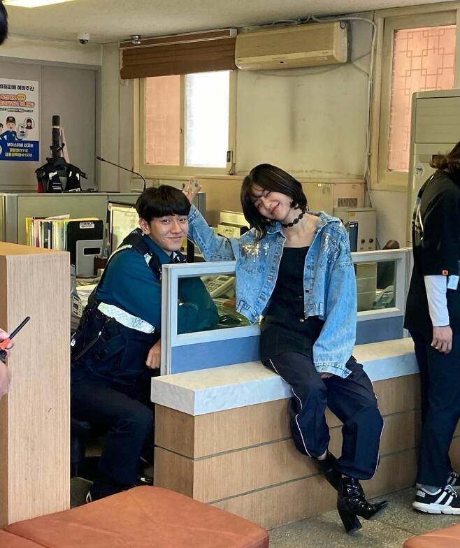 Actor Nam Yoon-su released a friendly two-shot with Kang Min-ahhh.On March 8, Nam Yoon-su posted two photos on his instagram with an article entitled Another.In the public photos, Nam Yoon-su and Kang Min-ahh are resting and playing a playful role during the JTBC Drama Monster shooting.Outside of the work, it attracted attention with its unexpected chemistry, creating a steamy atmosphere.Meanwhile, Monster is a psychological thriller of two monster-like men unfolding in the sea.Nam Yoon-su plays Oh Ji-hoon, the youngest son of Manyang Police Station, and Kang Min-ahhh plays Kang Min-jung, the daughter of Kang Jin-mook (Lee Kyu-hee), the owner of Manyang Supermarket.