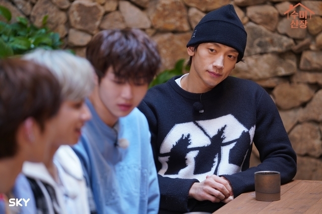 Housekeeping is something to do together, said singer and actor Rain.Rain will appear on the healing hand-tasting entertainment SumyMountain hut co-produced by SKY and KBS, a comprehensive entertainment channel for skyTV (SkyTV) on March 11.On this day, Hyun Bin, Tan, and Keita of Rain and Rain Companys new idol group Cypher sit down with Mountain huts.I cook a lot at home, said Rain, but my wife (Actor Kim Tae-hee) does the food for children, but I do everything I can for adults.When Park Myeong-soo surprised him that youre really great, Rain reiterated, Housekeeping is together, theres no distinction between lyrics and the outside.Rain also said, I am exercising, so I have to take care of my diet. He said, I have to eat food for calories every day.Im a husband who doesnt have much hands because he exercises, said Jeon Jin.Kim Sumy then joked that Oh, I will marry Rain and said that he made a laugh.
