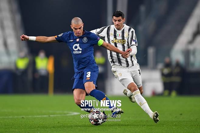 ▲ 베테랑 센터백 위용을 뽐낸 페페(왼쪽)