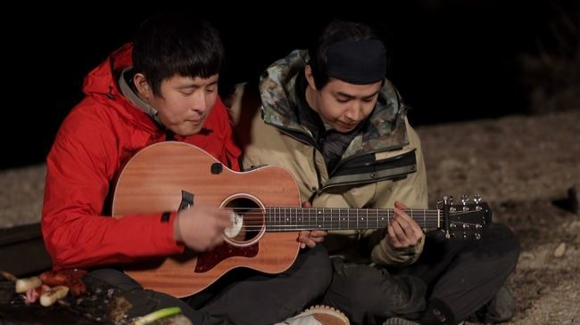 I Live Alone Kian84 and Henry Lau are one of the music to build memories of friendship trips.MBC I Live Alone (planned by Ahn Soo-young / director Huh Hang Kim Ji-woo), which will be broadcast at 11:10 pm on March 12, depicts the last story of Henry Lau and Kian84s friendship trip.Kian84 and Henry Lau begin their dinner preparations as soon as they finish their lunch.While Kian84 made a footnote using a T-shirt and a stick to collect fish, attention is focused on whether it succeeded in fishing fish with a T-shirt footnote.Kian84 and Henry Lau, who enjoyed a supper, are well-inspired and take each other out of their minds.I recall old memories, and I wonder what kind of conversation they would have had.Henry Lau, who took out the guitar, tries to communicate with music, saying, We have one part that fits well.Henry Lau presents a sweet song, suggests a freestyle to Kian84 and goes on to make an Improbation song.