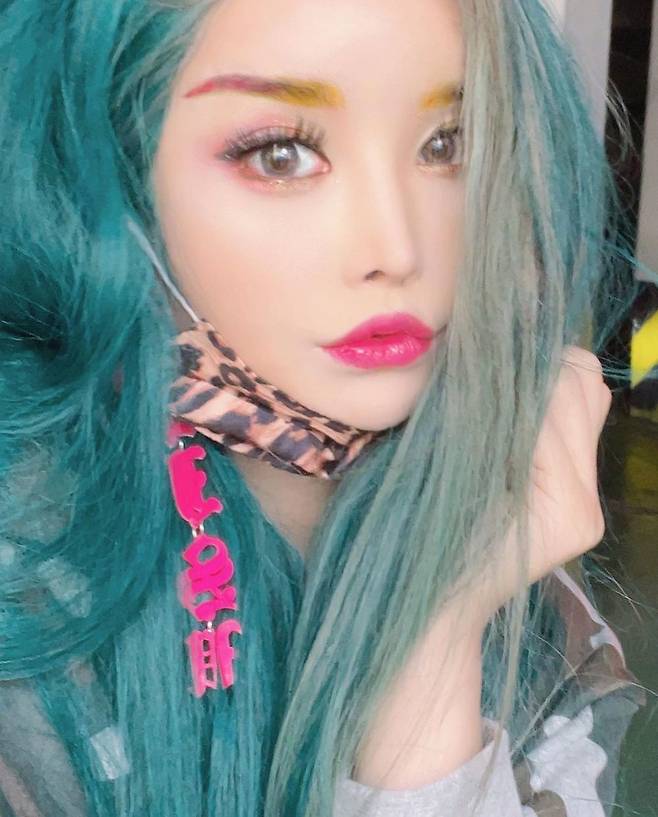 Singer and Actor Ha Ri-su boasted colorful beauty.On March 11, Harisu posted two photos on his instagram with an article entitled I spent a lot of time in the make-up cup and I made a green + Pink neon with Eyebrows and yellow + Pink neon color, but I do not see it as a studio lighting.Harisu, a turquoise hairstyle in the public photo, dyed her Eyebrows in Pink and yellow.The netizens who watched the photos responded It looks good, It is so beautiful and It is a great charm.On the other hand, Harisu, who made his debut as a CF model in 2001, has been active in various fields, including singers and Actors.Last year, he appeared in MBN entertainment program BoysMrMr. Trot, and this year he appeared in MBC Everlon Video Star and released his current situation.In addition, Harisu showed Actor Lee Han-wi and a surprise couple acting on MBN Mr. trot Fighter special broadcast on February 10th.