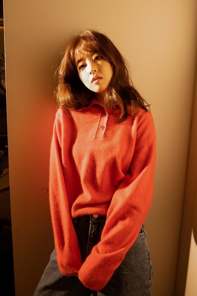 Park Bo-young returns to new lookOn March 12, BH Entertainment, a subsidiary company, released a new profile photo of Park Bo-young.Park Bo-young in the public photo showed a deep charm by staring at the camera with a deeper eye.Park Bo-young, who recently appeared as a part-time student on TVN How Do You Do It, starring Cha Tae-hyun and Jo In-sung, has been playing a big role with his unique sense and loveliness and has caught the attention with his extraordinary presence.