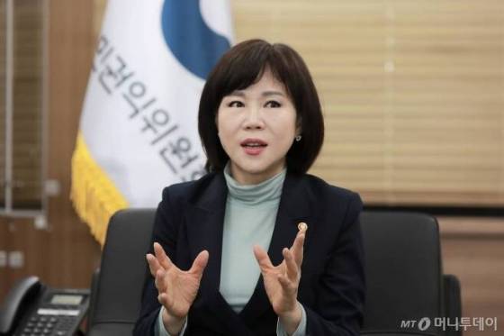 전현희 국민권익위원장이 10일 정부서울청사에서 머니투데이와 인터뷰를 하고 있다. / 사진제공=국민권익위원회