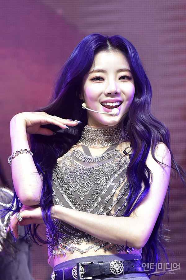 Gulgre Purple Kiss Na Go Eun has a debut mini album [INTO VIOLET] showcase at Yes24 Live Hall in Gwangjang-dong, Seoul, on the afternoon of the 15th.