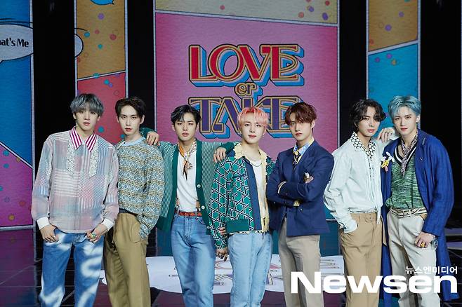 Pentagons 11th Mini album LOVE or TAKE was released on the afternoon of March 15th, Non-Contact Online.Pentagon poses during photo time on the day.Photos: Cube Entertainment