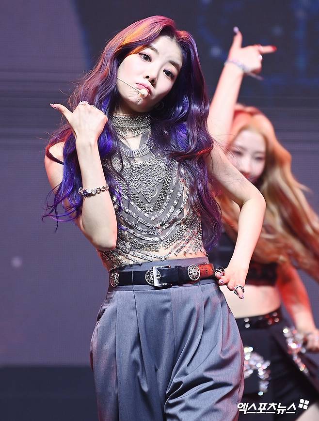 On the afternoon of the 15th, the girl group Purple Kiss debut showcase was held at Seoul Gwangjang Dong Yes24 Live Hall.Purple Kiss Na Go Eun, who attended the showcase on the day, is showing off a wonderful performance.