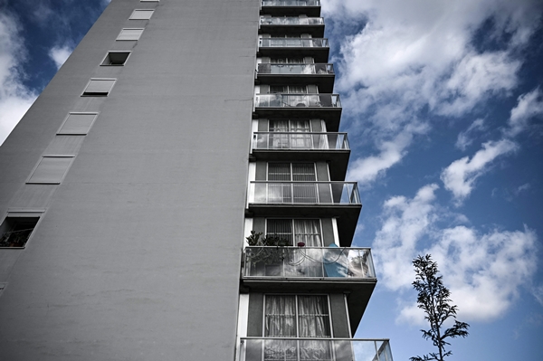 안 라카통과 장필립 바살이 2014∼2017년 리모델링한 530규모 아파트의 모습. 둘은 1960년대 지어진 이 건물을 입주민들을 퇴거시키지 않은 채 리모델링하는 데 성공했다. AFP 연합뉴스
