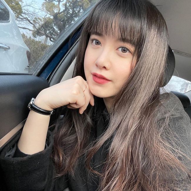 Actor Ku Hye-sun is on Sungkyunkwan University StationKu Hye-sun posted a picture and a picture on his 18th day in his instagram saying, Today I came to school because I have face-to-face instruction, spring is really!The photo shows Ku Hye-sun, who came to the school for face-to-face classes.Ku Hye-sun, who had been in online classes because he had been non-face-to-face, visited School for face-to-face classes.Sungkyunkwan University Station 11th grade Ku Hye-sun boasts a beautiful look that can be trusted even if it is 21st grade.Goddess Beautiful looks to capture campus exclamationOn the other hand, Ku Hye-sun will open the exhibition Newage of Ku Hye-sun under the lyrics of Seo Taiji at the Seoul Arts Center on the 20th.