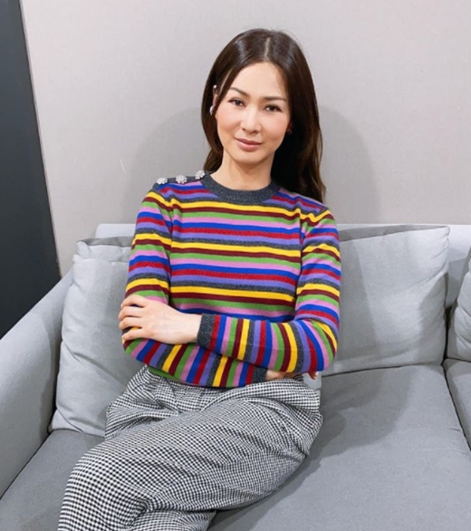 Model Lee So-ra shows off her fashion senseLee So-ra posted a picture on his Instagram on the 21st, saying, Hello! Im preparing for live broadcasts. Im wearing my favorite colored nap.Lee So-ra, who wore a colourful striped T-shirt, is seen showing off her Model Force as she sat on the sofa with her legs.Lee So-ra, born in 1969, is 53 years old at the age of Korea this year.Netizens poured out affection such as It looks like a doll, My sister who is most affectionate and It is so cool in the unchanging appearance that has been missed for many years.