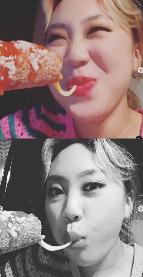 Rapper Lee Young handed over Mukbang tipLee Young posted an article, video, and photos on his instagram on the afternoon of the 23rd, saying, Our PT Sam knows that I ate only the snack.Inside the video is a picture of him spreading Hot dog Mukbang.Lee Young, who had a bright smile, revealed her delight with a mouth-watering cheese Hot dog Mukbang.If you eat X ramen noodles and mix the soup with Con X, do you know that it is a paradise country? # I have made a lecture on life that I can not listen to today # money # I have to pay money.Meanwhile, Lee Young has made headlines by losing 10kg to Diet.