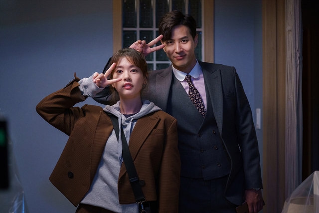 The formation of the new tree drama Monthly House (playplayed by Myeong Soo-hyun, directed by Lee Chang-min, a drama called House Studio, studio) has been confirmed.It will be broadcast in June, following the first episode of Law School on April 14 (Wednesday).Monthly House is a romance drama about my house for a man who buys a house and a woman who lives at home. It will provide a real sympathy romance through the material of Iran, the biggest topic of Korea these days.Actors Jung So-min and Kim Ji-seok, and charming actors such as Jung Gun-joo, Kim Won-hae, Chae Jung-an, Ahn Chang-hwan, Yoon Ji-on, Ewha-gum and Ahn Hyun-ho met with family members of the monthly living magazine House.Here, Lee Chang-min, who creates a variety and youthful story of ordinary and small everyday life, will add a unique production of Lee Chang-min, which will melt the story that modern people have once worried about.Above all, as you can see from the behind-the-scenes cut that was released together today (24th), the warm romantic chemistry of the editor Jung So-min of the monthly living magazine House and the magazine representative Yu Ja-sung (Kim Ji-seok) is the most awaiting passage.Eternity and house, which are the places where I can fully live, and the space of all my emotions, are just means of property proliferation and a place to sleep for a while. The real romance that two people with completely different values ​​about the home Iran space will make through the very realistic material is the biggest point of view of this work.The production team said, The Monthly House is a story of eternity and magnetism, and I plan to ask the question What is the house for you and what it means?The Monthly House is scheduled to visit the house theater in June. I would like to ask for your constant support and interest until the first broadcast.On the other hand, Monthly House is directed by Lee Chang-min, who successfully led the Uracha Waikiki season 1 and season 2, and directed by Myeong Soo Hyun, who received favorable reviews for his story that stimulates the setting and sympathy of It will be aired in June 2021.(PHOTOS: The Drama House Studio and Studio)(Mobile Operations Team)