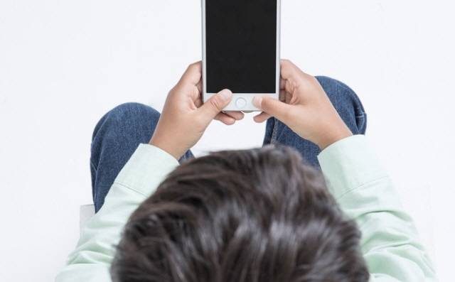 여성가족부가 발표한 ‘2020 청소년 매체이용 및 유해환경 실태조사’에 따르면 지난해 초등학생(4~6학년)의 성인용 영상물 이용률은 33.8%에 달했다./사진=클립아트코리아