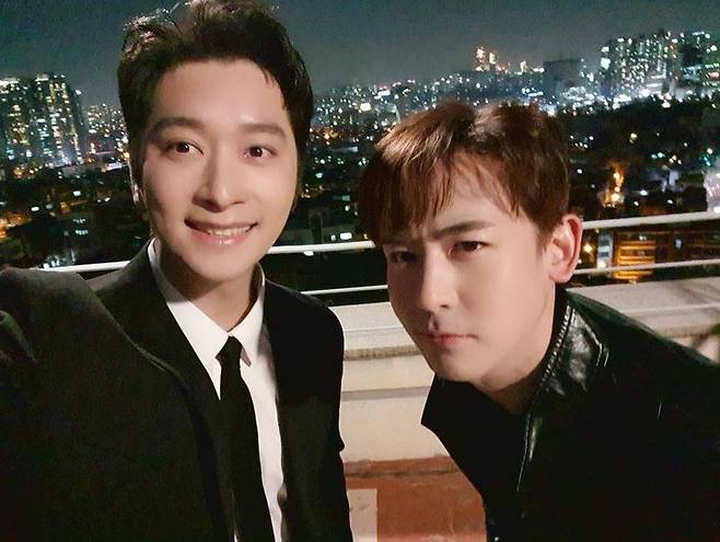 2PM Nichkhun, Hwang Chan-sung made a special appearance in Vincenzo.On March 29, 2PM official SNS posted a special appearance shot of Nichkhun and Hwang Chan-sungs TVN Saturday drama Vinsenzo.In the photo, Nichkhun and Hwang Chan-sung are wearing suits and leather jackets, respectively, and are making a playful look different from their appearance in a special appearance.2PM said, No. 2 and No. 6 who appeared in the special Vinsenzo to support No. 3. 2PM is 2PM. But who is the shit and who is the match?Its all like a puppy in his eyes, he added.Nichkhun and Hwang Chan-sung appeared in the TV program Time of Shit and Snack on the 28th broadcast Vinsenzo.2PM member Ok Taek-yeon is appearing as Jang Jun-woo, and he boasted his honor as a special appearance.