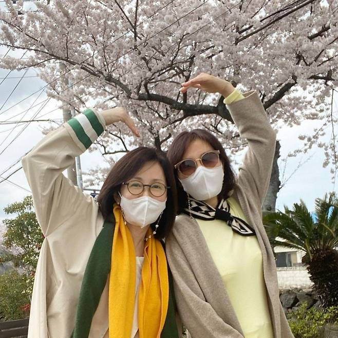 ▲ 전인화(왼쪽)와 막냇동생. 출처ㅣ전인화 SNS