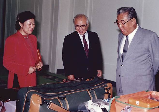1990년대 김일성과 만난 김우중 회장과 정희자 여사. /김선정 제공