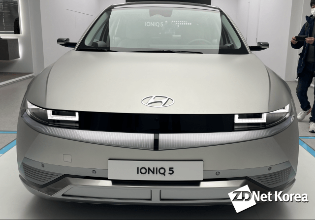 그래비티 골드 매트 색상이 적용된 현대차 아이오닉 5