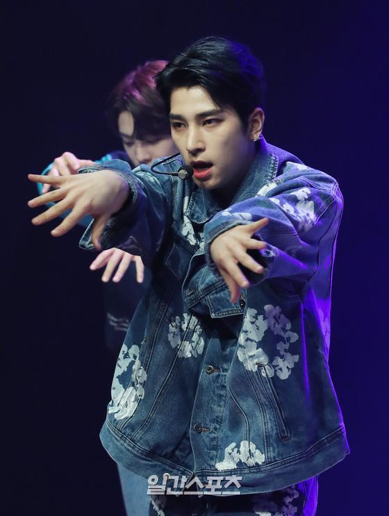 Group BAE173 held a showcase to commemorate the release of its second mini album Intersection: Trace (INTERSECTION: TRACE) at the Cheongdam-dong Ilji Art Hall in Seoul Gangnam District on the afternoon of the 8th.BAE173 (Iabruptly, Jaymin, Yu Jun, Junseo, Mujin, Youngseo, Nam Do Hyun, Light, Doha) members are presenting their tittle song I Loved You.