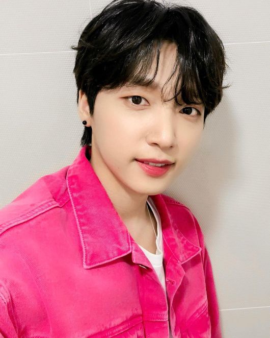 Singer Song Writer Jeong Se-woon appeared on The Great Song of Incorruptibility.On the afternoon of the 10th, Jeong Se-woon posted a self-titled self-portrait on the official SNS.Jeong Se-woon said, #KBS #Incorruptibilitys famous song - sings legends.You can meet the stage of # Poetry and Chief - # Good Country, he said, encouraging the shooter of Incorruptibility.In addition, Jeong Se-woon said, Good stage prepared by the army! # Good luck, please give me a lot of expectation # JEONGSEWOON.In the photo, Jeong Se-woon is showing off his visuals full of boyishness with a charming jacket with pink color as if it were a bright spring.Jeong Se-woon shook the hearts of global fans with a clear eye and a smile that caused excitement.Meanwhile, Jeong Se-woon released its first Music album PART 2 24 in January.Jeong Se-woon SNS