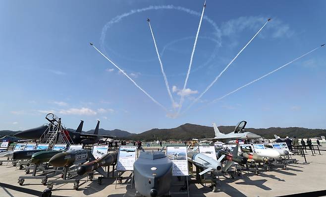 2019년 10월 열린 서울 에어쇼에서 공군이 쓰는 항공무장들이 전시되어 있다. 세계일보 자료사진
