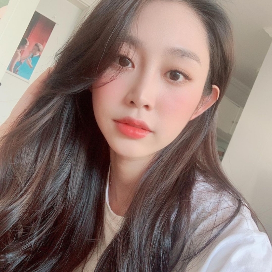 Beautiful looks of Lovelyz Seo JiSoo attract attention.On the 9th, Lovelyz Seo JiSoo (JiSoo) posted a number of photos on his Instagram.Lovelyz Seo JiSoo in the photo looks at the camera from his place.His dazzling Beautiful lookers caught the eye of the official fan club Lovelynus.On the other hand, Lovelyz, his own, is active in various fields.Lovelyz, who debuted to the music industry with the title song Candy Jelly Love of her first full-length album Girls Invasion on November 12, 2014, has shown unique tone, excellent singing ability and a wide musical spectrum.