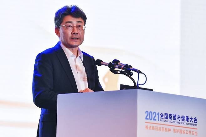 가오푸 중국 질병예방통제센터 주임이 10일 청두에서 열린 한 콘퍼런스에 참석해 발언을 하고 있다. AP연합뉴스