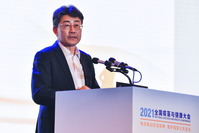 중국 질병관리 수장인 가오푸 중국 질병예방통제센터 주임이 10일 중국 청두에서 개최된 국가백신보건회의에서 연설하고 있다. /AP연합뉴스