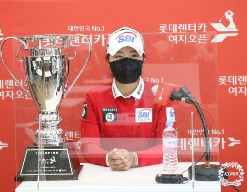 2021년 한국여자프로골프(KLPGA) 투어 개막전인 롯데렌터카 여자오픈 골프대회 우승을 차지한 이소미 프로. 사진제공=KLPGA