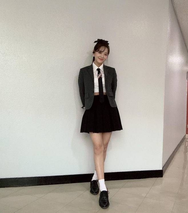 Singer and Actor Kim Se-jeong boasted a veil-like jaw lineKim Se-jeong posted four photos on his instagram on April 12 with the phrase popular song.Kim Se-jeong in the photo shows off her side in a ponytail, which thrilled fans with her big eyes and small face.In particular, Kim Se-jeong emanated a girl crush with a suit and a big ribbon.The netizens who watched this responded such as The cleaning is beautiful today, I am so dry and sad and I saw a wonderful stage well.Kim Se-jeong appeared on Mnet Produce 101 and made his debut as a project group Io Ai in the final ranking.After his re-debut as Gugudan, he joined Singer and Actor activities; after the Gugudan disbandment, he made a comeback as a solo singer.Kim Se-jeong released Warning (Feat. lIlBOI) on the 29th of last month.Kim Se-jeong has gained much popularity in the OCN Drama Wonderful Rumors, which ended in January.