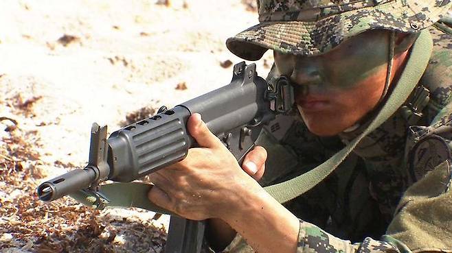 특전사가 현재 사용하고 있는 개발 45년 된 K1A 기관단총