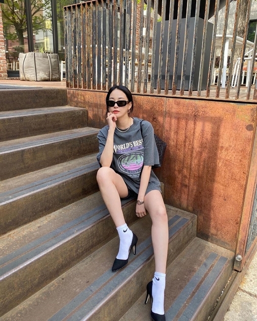 Lee Joo-yeon posted several photos on Instagram on the 16th, leaving only emoticons () without any special comments.This is from the outdoors: Lee Joo-yeon in a short-sleeved T-shirt and short pants, showing off her charisma with a pair of stylish sunglasses.Especially, Lee Joo-yeon, who gave fashion points to high heels in a style of white socks and showed his own unique fashion sense.Lee Joo-yeon is showing his acting ability with the play Special Liar recently.