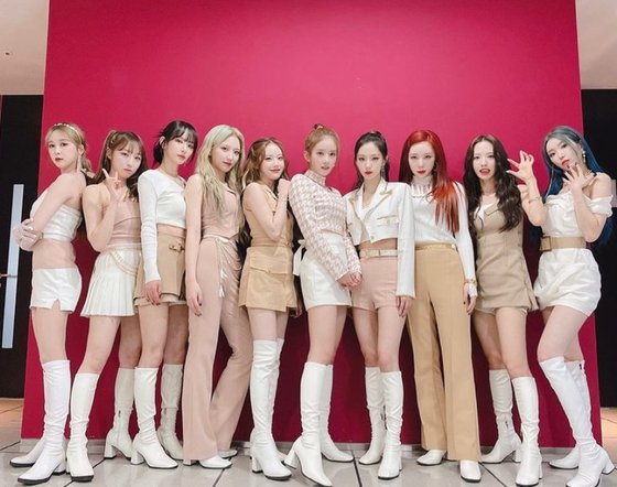 Show! Music Core Celebratory photo by group WJSNThis was released.On the 17th, WJSN official SNS posted a picture with the article 210417 WJSN Show Show! Music Core completed.The photo showed WJSN (Dayoung, Suvin, Seolah, Eunseo, LUDA, EXY, Summer, Yeonjeong, Bona, Dawon) standing side by side in beige tone stage costumes.The members 10-color charm and colorful visuals capture their attention.The fans who encountered the photos responded I had a lot of trouble, I was beautiful through low quality and Everyone is so beautiful.Meanwhile, WJSN released its new mini album UNNATURAL on the 31st of last month and is working as the title song of the same name.