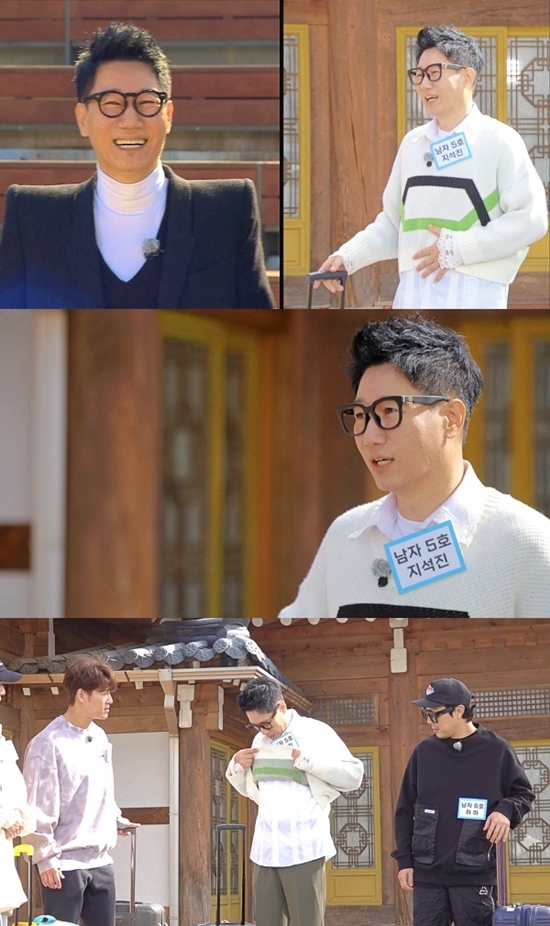 Yoo Jae-Suk points to Ji Suk-jins high-fashionOn SBS Running Man, which will be broadcast on the 18th, it is a sign that Ji Suk-jins previous Fashion intellectual Saarstahl will be born.In the recent opening of the recording, Ji Suk-jin appeared as an extraordinary costume and attracted attention.The Running Man Fashion Indication series and the Opening Talk series, which collected Saarstahl, which pointed out the plain clothes fashion among the members, are making big headlines with up to three hits with more than 5 million views on YouTube, and this week, Ji Suk-jin is also expected to create a previous-class Fashion Intellectual Video.In the last broadcast with Brave Girls, Ji Suk-jin was teased with all kinds of power shoulder jackets that pierced the sky, and created a search term related to the nickname Uncle Piccolo and announced the start of the high fashion.It was a two-tone tong pants with distinctly different bottom colors, a short crop knit, a southern part with a race on the sleeves and collars. In the fashion of Ji Suk-jin, the members were surprised that this is more than our table and this is a chicken, especially Yoo Jae-Suk, I will laugh at myself later, he predicted the future of Ji Suk-jin.Even the longest in the team, Lee Kwang-soo, was covered by Ji Suk-jins intense fashion and was unbeknownst to the guest and unbeknownst humiliation.Ji Suk-jin defended all attacks and made the scene shout, saying, Is not it the age of personality and leading fashion?Ji Suk-jins birthplace of the fashion intellectual Saarstahl, which was reborn as the end of the high fashion, can be seen at Running Man, which is broadcasted at 5 pm on Sunday, 18th.Photo: SBS Running Man