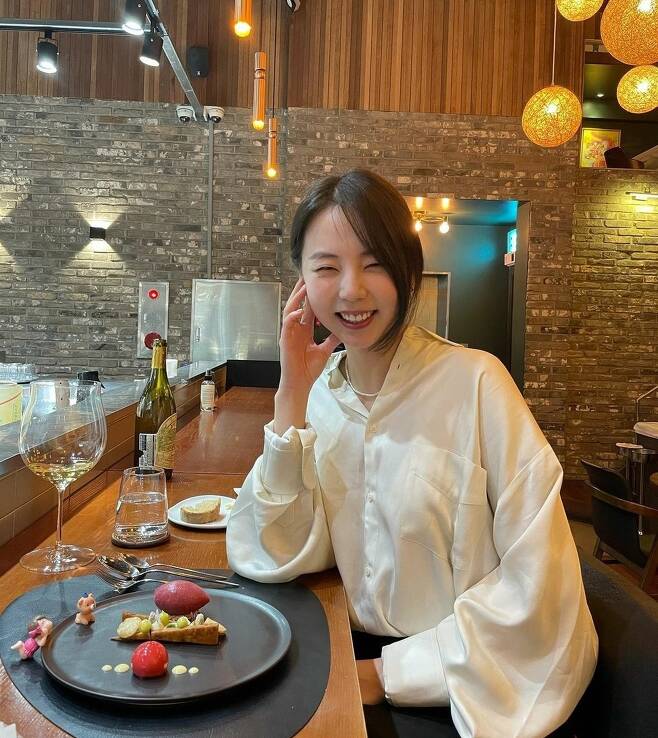 Actor Sohee from the group Wonder Girls reported on the recent luscious situation.Sohee posted several photos on his instagram on April 19 without any comment.In the open photo, Sohee is sitting on a Flemings Prime Steakhouse & Wine bar, smiling or posing for the camera in a white blouse.His plump cheeks and cute eyes, which were trademarks at the time of his debut, still make his charm alive. Live Up to Your Name Lovely visuals thrilled fans.The netizens who encountered it commented on always single, it is so cute and It is beautiful today.Meanwhile, Sohee made his debut as the group Wonder Girls in 2007; after leaving the team, he turned to actor and has continued his various work activities.Recently, he appeared on TVN Drama Stage 2021 - Irrigation.