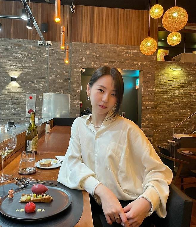 Actor Sohee from the group Wonder Girls reported on the recent luscious situation.Sohee posted several photos on his instagram on April 19 without any comment.In the open photo, Sohee is sitting on a Flemings Prime Steakhouse & Wine bar, smiling or posing for the camera in a white blouse.His plump cheeks and cute eyes, which were trademarks at the time of his debut, still make his charm alive. Live Up to Your Name Lovely visuals thrilled fans.The netizens who encountered it commented on always single, it is so cute and It is beautiful today.Meanwhile, Sohee made his debut as the group Wonder Girls in 2007; after leaving the team, he turned to actor and has continued his various work activities.Recently, he appeared on TVN Drama Stage 2021 - Irrigation.