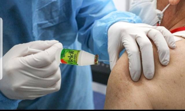 남양유업이 불가리스가 코로나19 억제 효과가 있다는 연구 결과를 발표하자 이를 풍자하는 합성 사진이 온라인 커뮤니티에서 인기를 끌고 있다.