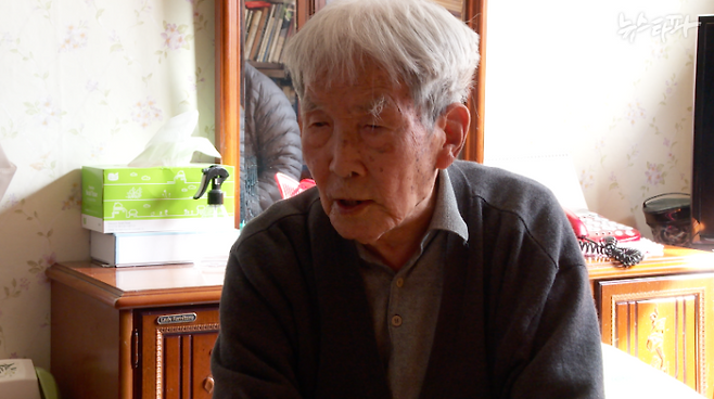 △ 1952년 대한방직에 입사한 권오봉 씨.