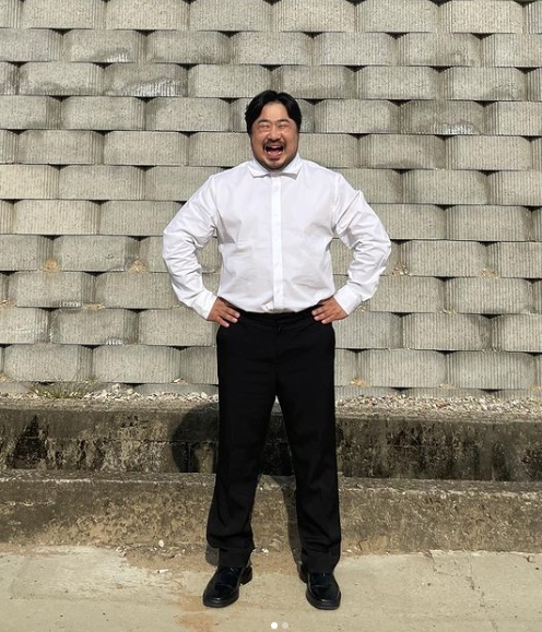 The comedian kang jae-jun told me about the recent sloppy situation after Diet.On January 21, kang jae-jun posted a photo on his instagram with an article entitled Aerobic and Shooting in uniform; 111 days to rest and exercise less than a day from January 1.In the open photo, kang jae-jun is smiling at the camera with styling for shooting.Kang jae-jun, who has been practicing Diet since the beginning of this year, is surprised by his lack of weight and is attracting attention with his shirt fit and watery visuals.The netizens are responding to Hit the jackpot!, It is so cool, Slim slim, and I really lost a lot of weight.Meanwhile, kang jae-jun married gag woman Lee Eunhyeong, and these couples are loved by JTBC entertainment I can not be No. 1.kang jae-jun SNS