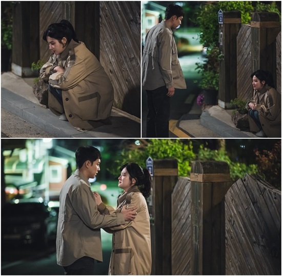 Mouse Park Joo-hyun tears after learning of Lee Seung-gis murderIn the 13th episode of the TVN drama Mouse, which was broadcast on the 15th, Jung Bar-rum (Lee Seung-gi) played a bloody revenge battle against Lee Jae-sik, the real killer of Suseong serial murder, following Kang Duk-soo (Jung Eun-pyo), and gave a strong tension.Above all, after seeing the right-wing in the Darwins Black Box: The Biochemical Challenge, obtained by Park Joo-hyun from the Kang Duk-soo case reporter, was it your brother?As I was shocked, I was curious about the story to be developed in the future.In the 14th episode, which is broadcasted on the 21st, the story is drawn after Oh Bong-is Darwins Black Box: The Biochemical Challenge Witness, which shocked the house theater.In the play, Oh Bong-yi came to the front of the house late at night and was seen squatting and surprised to see him standing up.Then, Oh Bong-i is looking at the right side with a complex mind.Unlike the previous one, which always treated Oh Bong-yi with affection, Jung Bah-mum turns to an unknown expression and attitude, and Oh Bong-yi, who is left alone, can not stop and leave.Indeed, I wonder why Jung Barm turned coldly from Oh Bong-yi, and Oh Bong-yi wonders if he told Jung Barm about witnessing Darwins Black Box: The Biochemical Challenge.Lee Seung-gi and Park Joo-hyun laughed at the conversation about the work as if they had become familiar during the filming period, and they showed a professional aspect of meticulously checking the lines and lines together.Then, when we entered the full-scale shooting, we took a smile-filled look, quietly caught our emotions, and expressed the tense situation that faced each other after the shocking truth deeply.Mouse said, The tight breathing of Lee Seung-gi and Park Joo-hyun was a toxic shot.Thanks to the two people who have done their best as usual, I was able to finish the filming with a single shot. I would like to ask for your expectation because the unexpected Reversal story will be followed in the 14th and 15th broadcasts this week.Mouse airs at 10:30 p.m. on Monday.Photo: TVN Mouse