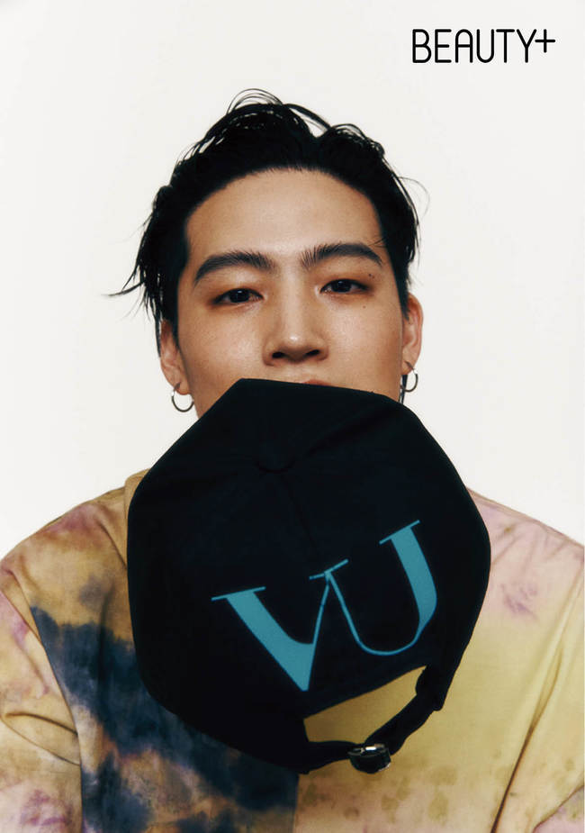 A visual picture of GOT7 J.B. (JAY B), which started standing alone, was released.J.B. recently showed a different face that has not been shown through beauty and photo shoots.Especially, it is perfect from the eyes to the playful expression, and it is more professional and relaxed than the professional model.GOT7 J.B. (JAY B), who foreshadowed a deeper album, working with the soft feelings, sadness and sadness that come from life, said, I want to be hard, no matter what I am a perfectionist.When I was thinking about how to do better, I heard the story of someone I experienced first like my parents and brothers and I was influenced by Music and life.  GOT7 did not flow as I thought, but thanks to it, it became a team that can digest various songs such as Look and Breath (You Breath), and it impressed fans.I hope that my image will not be fixed as one. J.B. (JAY B), leader of group GOT7, said, When I recalled my seven years of activity, the most memorable scene was that I played Solo stage for seven days in Thailand about two or three years ago and sang Out as a group stage.At that time, we were very excited and performed, but I think a lot of things that seven people were together.  I try to make our album once a year.Its better if you can even get to the stage, so talk to the members about what they felt then and discuss the topic they want to put in the album.I think that is the least courtesy to the fans. He expressed his special affection for the team and his sincere heart toward the fans.