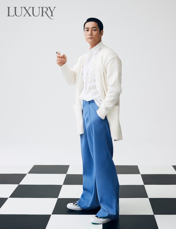 Actor Ji Jin-hee announced the spectacular return of Undercover through fashion picture.In this picture, which expresses the limited Express to hide the truth and the psychological confrontation of Choi Yeon-soo to dig up the truth, Ji Jin-hee and Kim Hyun-joo separately proceeded to the picture together and completed the irreplaceable chemistry as well as their charm.Ji Jin-hee in the public picture matches the white shirt, cardigan, and wide loose fit pants with a color sense, or wears a colorful print shirt, and becomes a horse on the chessboard, staring at the camera in various poses and making him feel static and strong charisma.In addition, Ji Jin-hee and Kim Hyun-joos couple cuts, which were released together, contrasted with black and red point costumes, respectively, and sensually filled the strange atmosphere of the two people in the mirror.In an interview with the picture, the question about the character of Limited Express in the work is It is wonderful, but I also want to do it like that.I also have a sad idea, he said.As for the Undercover work, The mind and essence of the ordinary head in reality are the same.I hope it will be a chance to think about the love of Family again. He expressed his gratitude for the inevitable struggle of a man to protect Family and raised expectations for the drama.The Ji Jin-hee pictorial can be found in the May issue of Luxury (LUXURY).