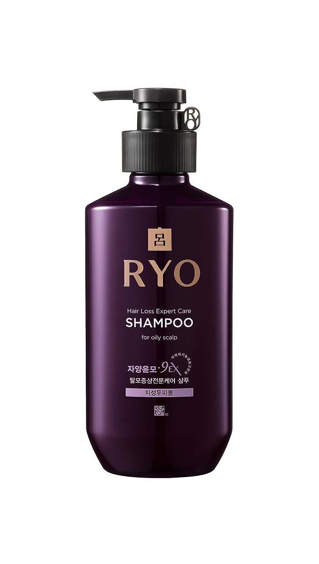 려 자양윤모 탈모증상 전문 케어 샴푸 지성 두피용 - 인삼전초를 포함한 9가지 모발 케어 성분 복합체인 ‘진센시딜’을 함유한 탈모 방지 기능성 샴푸. 일반적인 지성 두피용. 400mL 1만6천원.