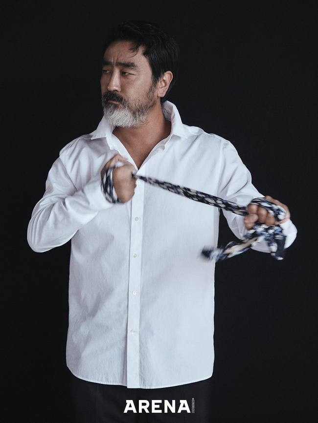 A new pictorial by Ryu Seung-ryong has been unveiled.Ryu Seung-ryong, pictured, is shown on April 26, and is showing a strong force like a tight bow show, and a soft but charismatic figure.Above all, the white Beard, which surrounds the lower pipe, catches the eye.On the spot, Ryu Seung-ryong is the back door that created a cheerful atmosphere with a unique pleasant expression and a playful pose.