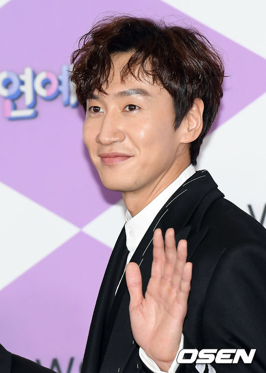 Actor Lee Kwang-soo diesjoint on SBS Running ManLee Kwang-soos agency King Kong by Starship said on the 27th, Actor Lee Kwang-soo will disjoint on SBS Running Man for the last time on May 24th (Month) recording.Lee Kwang-soo was undergoing steady rehabilitation treatment due to injuries caused by Acid last year, but there were some difficult parts to maintain the best condition when shooting, said the agency. Since the Acid, members and crew have been on the Crystal to have time to reorganize their bodies and minds after a long discussion with the agency.It was not easy to do a crystal called disjoint in the program Yi Gi, which was a short period of 11 years, but I decided that it would take physical time to show better things in future activities.I sincerely thank you for your interest and love for Lee Kwang-soo through Running Man, and Lee Kwang-soo will greet you with a healthy and bright look. Meanwhile, Lee Kwang-soo has been a member of Running Man, which was first broadcast in 2010, and has been active for the past 11 years and has given a big smile to viewers.Next is the agencys position.Hello, King Kong by Starship.Actor Lee Kwang-soo will announce that he will be disjointed on SBS Running Man for the last time on May 24th (Month).Lee Kwang-soo was undergoing steady rehabilitation treatment due to injuries caused by Acid last year, but there were some parts that were difficult to maintain the best condition when shooting.Since the Acident, I have been Crystal to have time to reorganize my body and mind after a long discussion with members, crew, agency.It was not easy to do a Crystal called disjoint in the program Yi Gi, which had been in a short period of 11 years, but I decided that it would take physical time to show better things in future activities.I sincerely thank you for your interest and love to Lee Kwang-soo through Running Man, and Lee Kwang-soo will greet you with a healthy and bright look.Thank you.