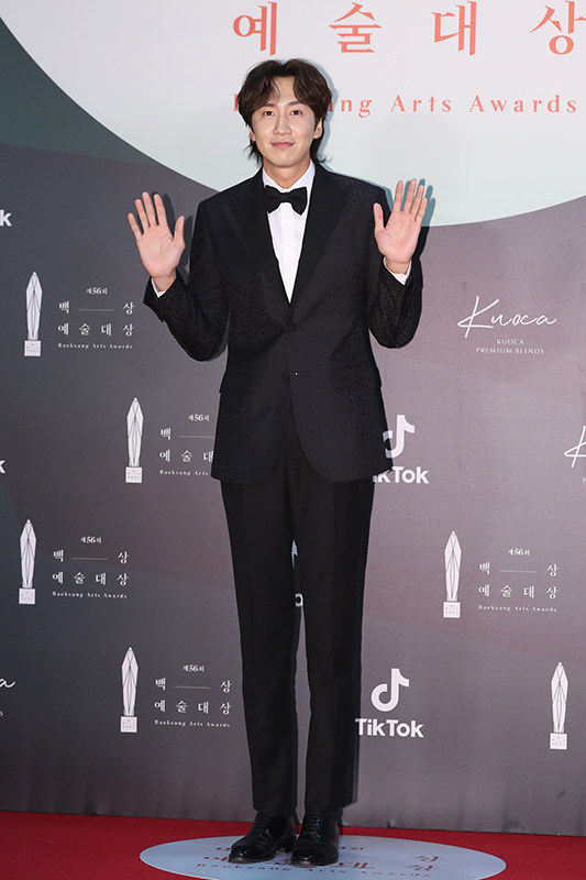 Actor Lee Kwang-soo will disjoint on SBS TV entertainment program Running Man, which has been taking his body every week for 11 years.Lee Kwang-soo agency King Kong Baistaship said on the 27th, Lee Kwang-soo will disjoint on Running Man last time on the 24th of next month.The agency explained that Lee Kwang-soo was constantly doing Rehabilitation Therapy due to injuries caused by the accident last year, but it was difficult to maintain his condition when shooting, and decided to have time to reorganize his body and mind after a long discussion with the members and crew and agency.It was not easy to decide that it was disjoint because it was a program that had been in a short period of 11 years, but I decided that it would take physical time to show better things in future activities, the agency said.I am sincerely grateful for the interest and love I have sent to Lee Kwang-soo through Running Man, said the agency. Lee Kwang-soo will greet you in a healthy and bright manner.Lee Kwang-soo has been a member of Running Man since July 2010, and has been loved throughout Asia as well as in Korea with his delightful dedication and unique character.Lee Kwang-soo will disjoint, but the rest of the Running Man will appear.