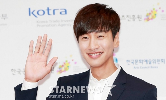 Lee Kwang-soo will be disjointed on SBS entertainment program Running Man on May 24th, according to his agency King Kong by Starship on the 27th.Fans are making a sad voice in the news of Lee Kwang-soos disjoint, who was in charge of the axis of Running Man as a first-year member.Some fans went to Lee Kwang-soos SNS and commented, Do not leave, I will miss you, and Running Man without Lee Kwang-soo is not the same as before.It is no exaggeration to say that Lee Kwang-soo has grown up with Running Man.Lee Kwang-soo, who made his debut with the sitcom He Comes in October 2008, announced his face with the sitcom High Kick Through the Roof the following year, but he was still a new actor unfamiliar to the public.Since then, he has joined the Running Man who was looking for a new face and started to stand out.With a big look and personality, he gave a smile to viewers with various characters such as Moham Kwang Soo, Gwangbata, Betrayal Giraffe, Kangson, He was also popular with Running Man and got the modifier Asian Prince and became a Korean star. Members and Chemie were also impressive.Ji Suk-jin showed off Easy Brothers, Haha and Betrayalal combination, Kim Jong-kook Tom and Jerry and Song Ji-hyo Real brother and sister chemistry.Jeon So-min also won the Best Couple Award at the 2017 SBS Entertainment Awards.In 2016, he won the Best Male Award in Variety, the Popular Award in 2018 and the SNS Star Award in 2019.Lee Kwang-soo was undergoing a steady rehabilitation treatment due to injuries caused by an accident last year, but there were some parts that were difficult to maintain the best condition when shooting, the agency said. After the accident, I decided to have time to reorganize my body and mind. He said.The members and the crew have been discussing Lee Kwang-soo and the program disjoint for a long time and decided to respect Lee Kwang-soos disjoint doctor, said Running Man.Lee Kwang-soo was in contact with a signal-breaking vehicle on a personal schedule on February 15 last year.After the accident, he was examined at a nearby hospital and suffered a fractured right ankle and suffered activity.He was devoted to treatment and he returned to Running Man with crutches in two weeks and showed a special affection for the program.Members are more special as they have overcome the crisis of abolishing the program in 2017.However, he felt realistic difficulties in rehabilitation and shooting, and after discussions with members and crews, he decided to disjoint.The agency said, It was not easy to decide that it was disjoint because it was a program that had a short period of 11 years, but I decided that it needed physical time to show better things in future activities.I sincerely thank you for your interest and love for Lee Kwang-soo through Running Man, and Lee Kwang-soo will greet you with a healthy and bright look.Running Man was inevitably changed by the gap of Lee Kwang-soo, who had a different presence among the members.For the time being, the company plans to continue broadcasting with the system of 8 to 7 people (Yoo Jae-Suk Kim Jong-kook Haha Song Ji-hyo Ji Suk-jin Jeon So-min Yang Se-chan) without a successor.The regrets of Running Man and Lee Kwang-soo, who have been accompanying for 11 years, seem to be long in many ways.Running Man said, I was sadly beautiful, but I would like to ask Lee Kwang-soo and his members who made a hard decision to warmly support and encourage the viewers, and the members and crew of Running Man will also support Eternal member Lee Kwang-soo 