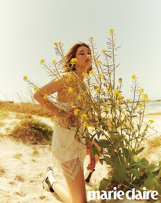 A pictorial by Actor Go Joon-hee was released on Thursday.This picture with magazine Marie Claire Korea captures the beautiful natural scenery of Korea with the background of the sea and uphill of Jeju Island.Go Joon-hee showed off his painting craftsmanship in Jeju Islands strong wind, with a great pose without resting for more than 10 hours, the photographer said.Go Joon-hee is currently reviewing his next film.